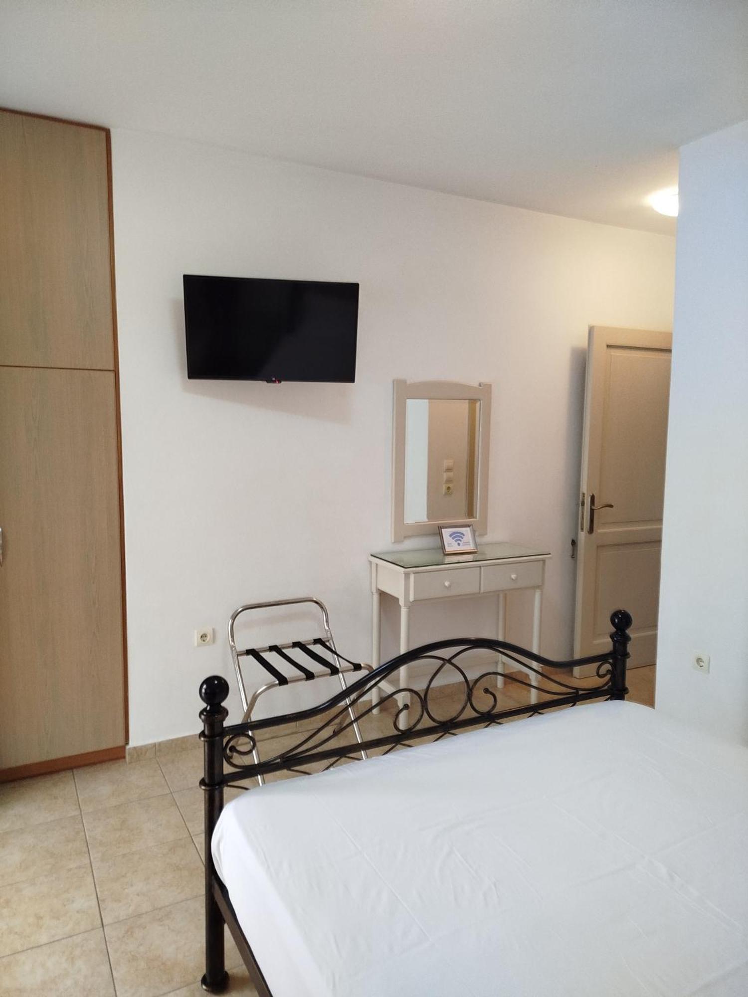 سكيروس Eleana Studios المظهر الخارجي الصورة