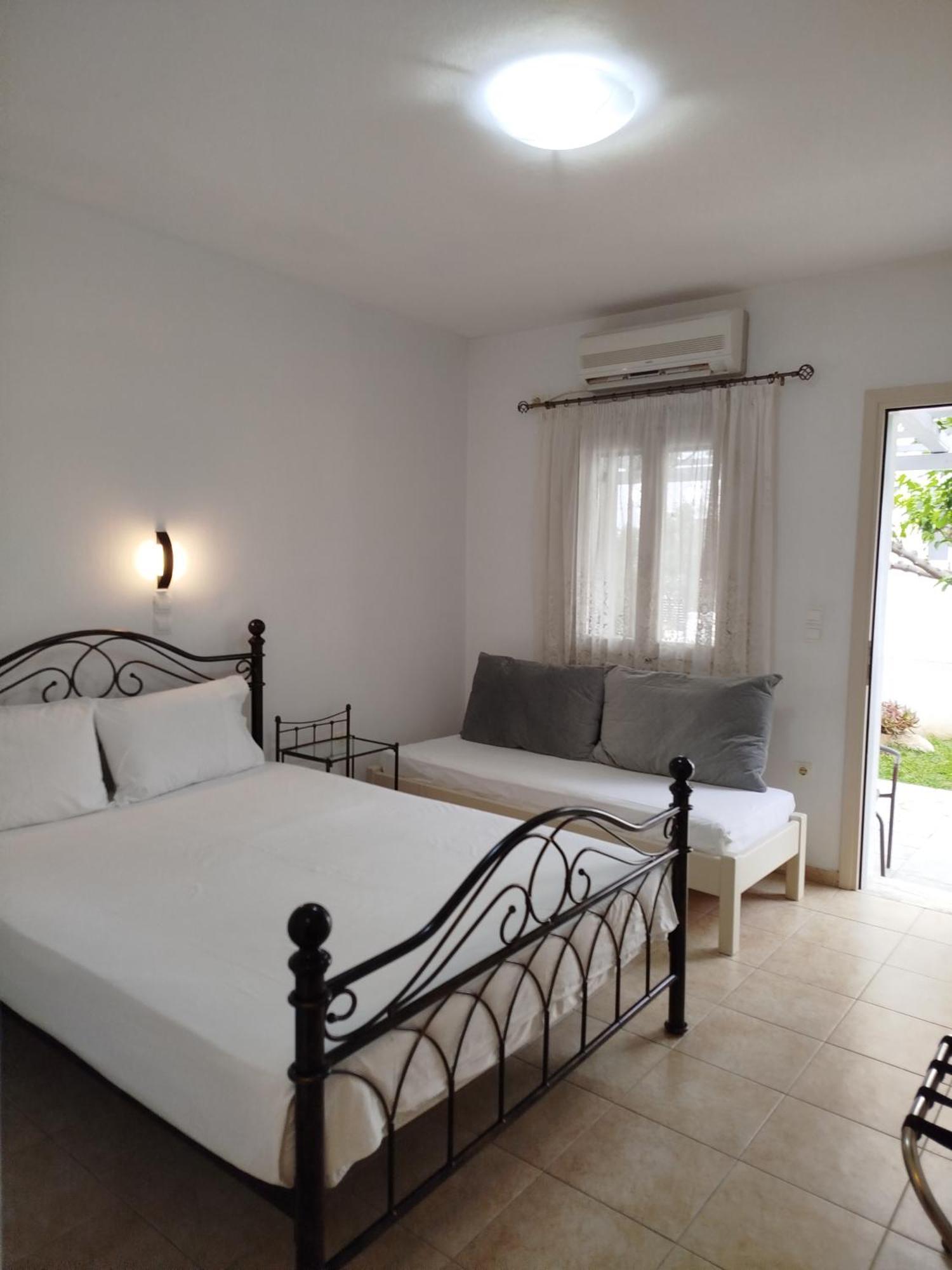 سكيروس Eleana Studios المظهر الخارجي الصورة